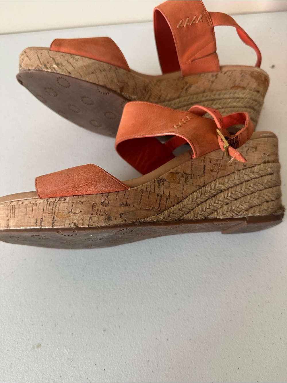 UGG Women's Orange Slingback Sandals size 10, pre owned - Picture 4 of 5